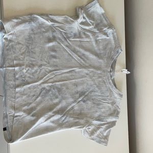 Lululemon crop work out shirt